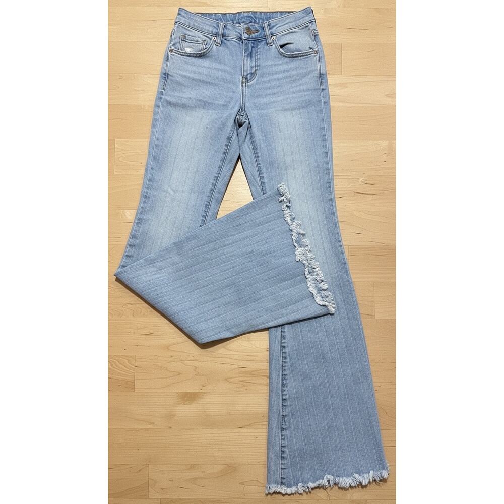 Uniq by Litz SZ 4 (26) Light Wash Wide Leg Textured Flare Jeans w/Raw Bottom Hem